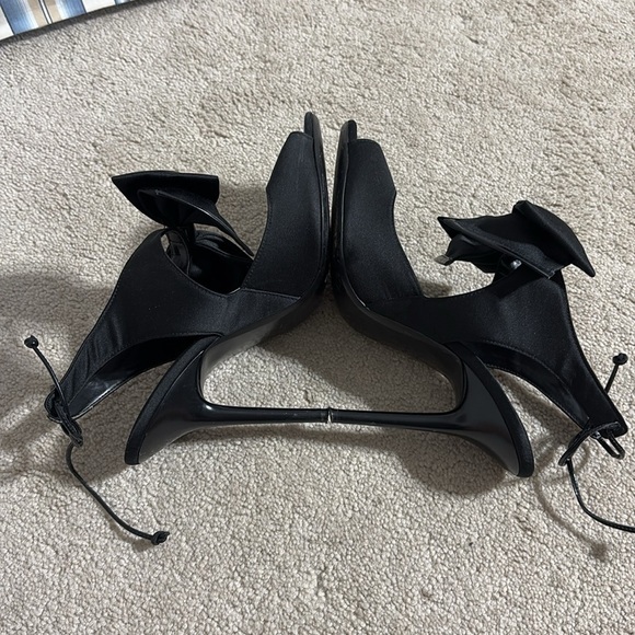 👻 Paola black satin bowtie heels 4 inch - Picture 2 of 6